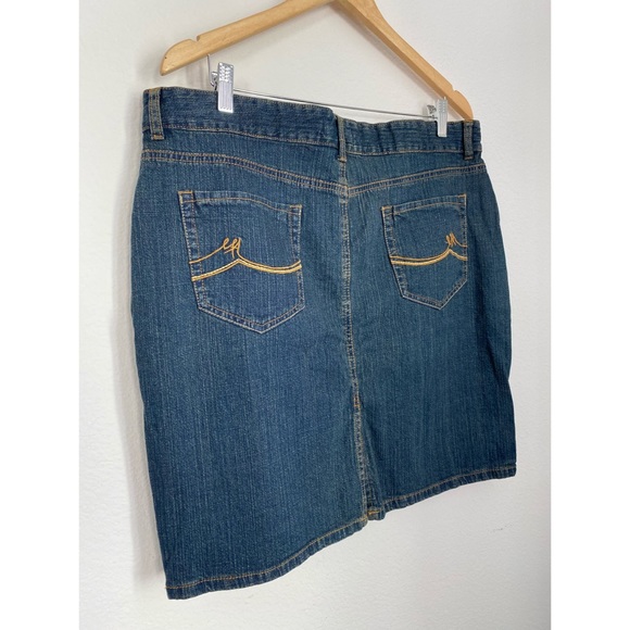 Tex by Max Azria NWOT • Dark Wash Jean Mini Skirt - Picture 9 of 12